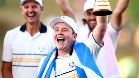 Bob MacIntyre celebrates with the Ryder Cup
