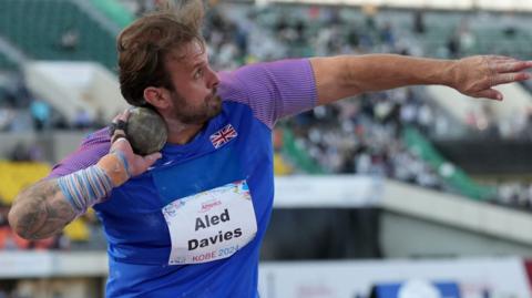  Aled Davies of Great Britain throws a shot